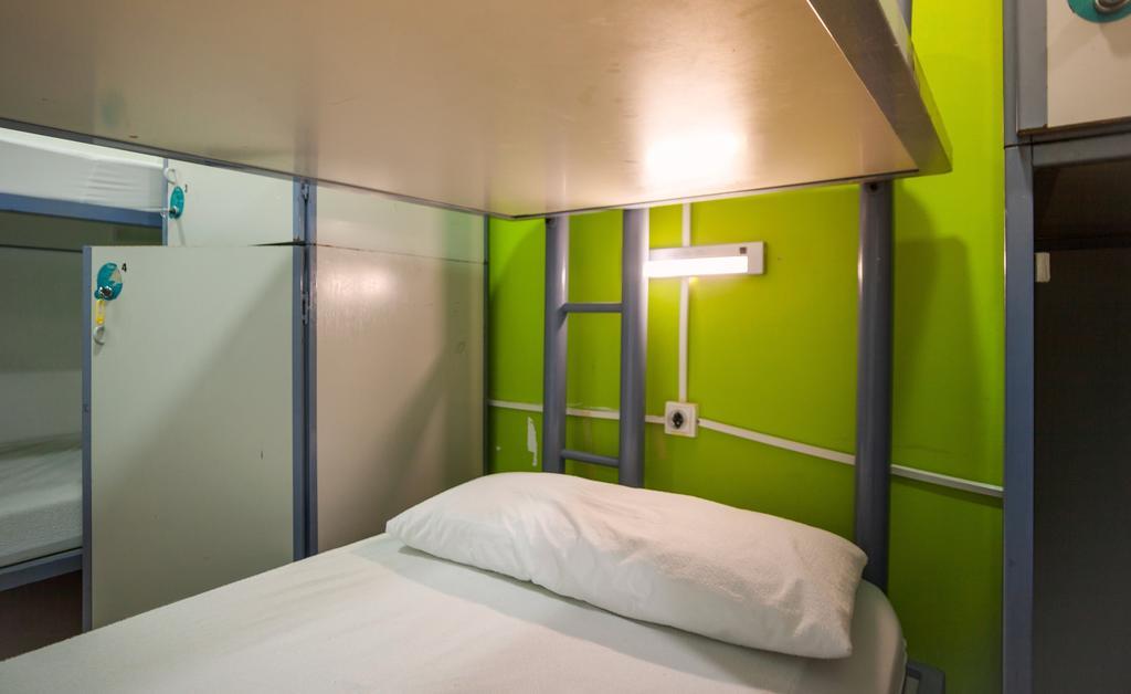 Center-Ramblas Guest House Barcelona Room photo